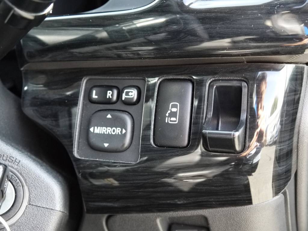 新車時パワースライドドア・ＨＩＤヘッドライトも完備しております。
