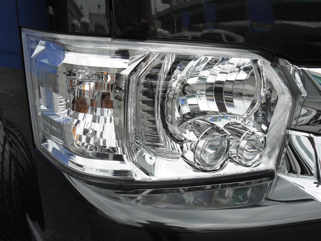 新車時メーカーオプションのＬＥＤヘッドライト完備！