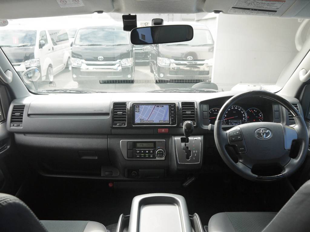 特別仕様車専用装備：マホガニー調コンビハンドル＆シフトノブ！