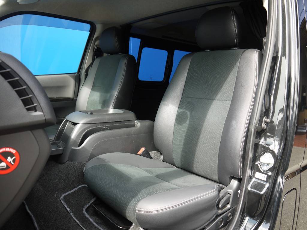 特別仕様車専用装備：ハーフレザーシート！