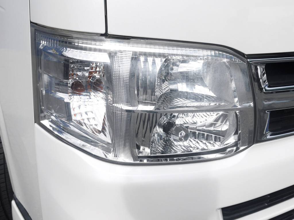 新車時メーカーオプションのＨＩＤヘッドライト完備！