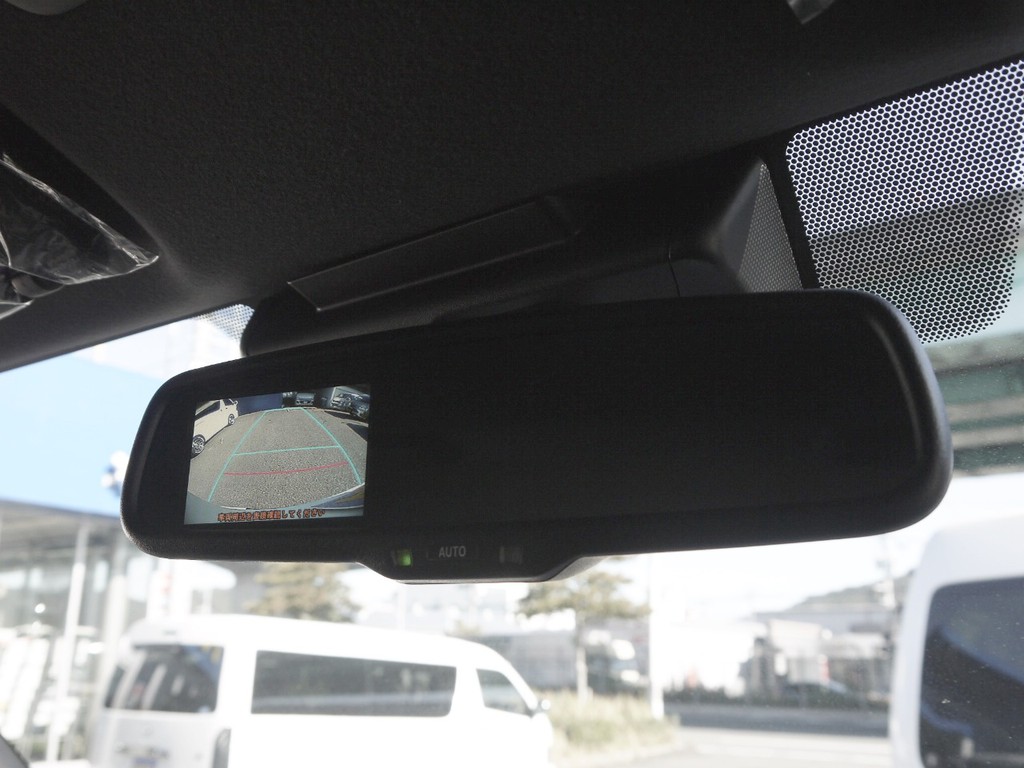 メーカーオプションのバックカメラ内臓自動防眩ミラー完備！