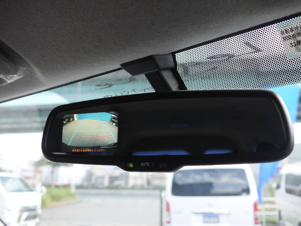新車時メーカーオプションのバックカメラ内臓自動防眩ミラー完備！