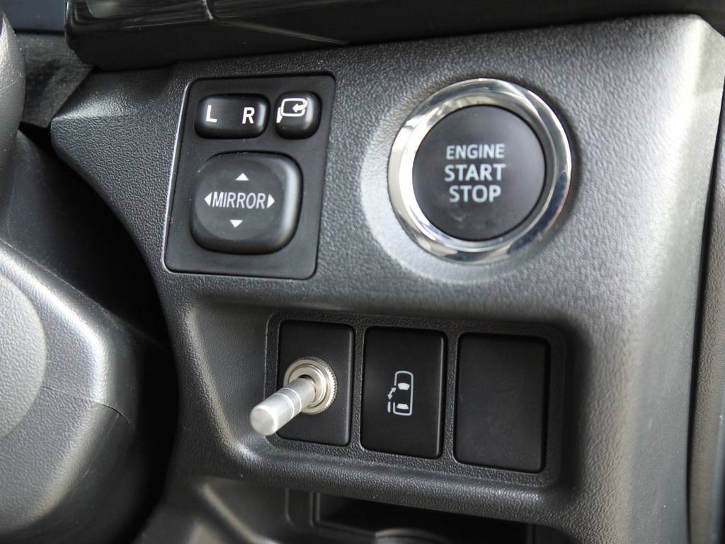 新車時メーカーオプションのプッシュスタート＆スマートエントリーも完備！