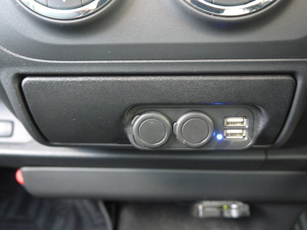 便利なＵＳＢ充電器も装着済み！