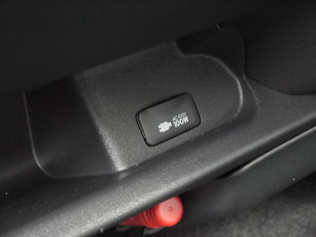 新車時メーカーＯＰのＡＣ１００Ｖ電源も完備。