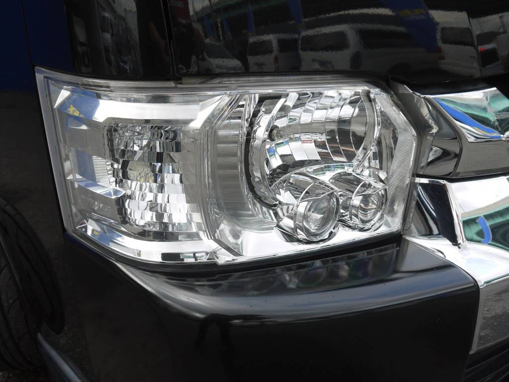 新車時メーカーＯＰのＬＥＤヘッドライトも完備！