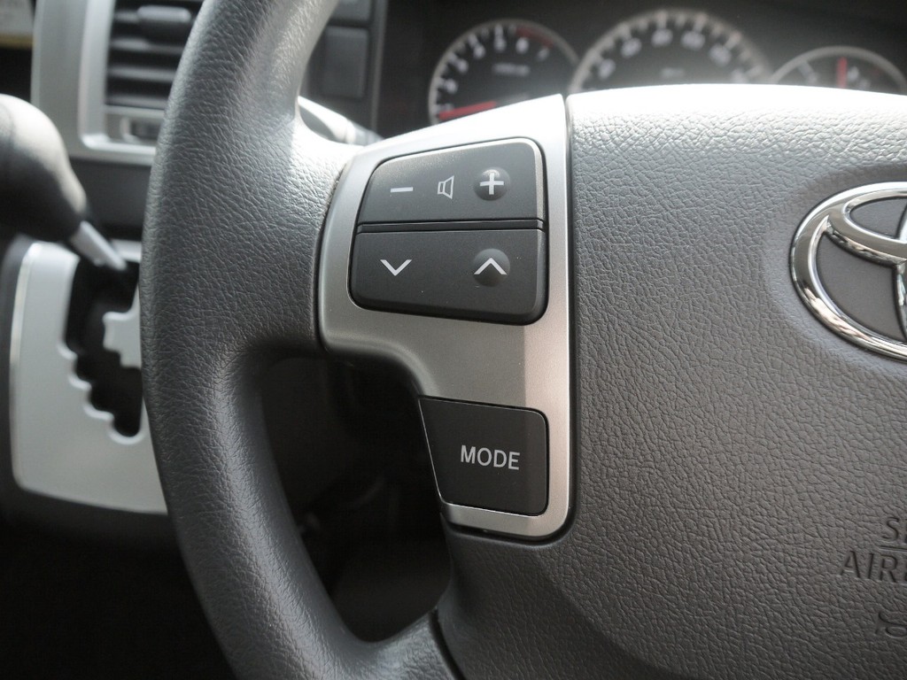 メーカーオプションのステアリングスイッチも完備！