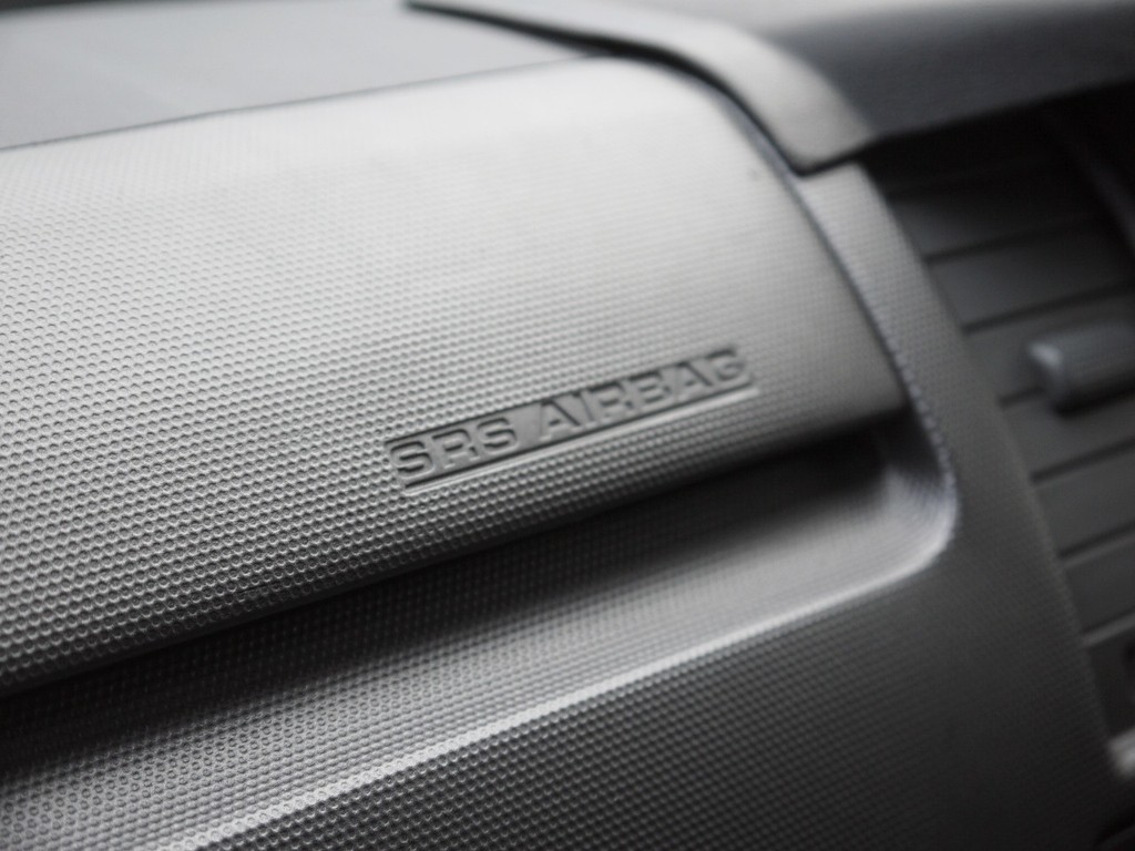 新車時メーカーオプションのＳＲＳエアバッグも完備。