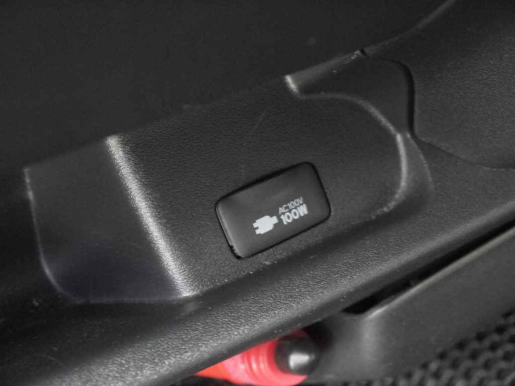 新車時メーカーオプションのＡＣ１００Ｖ電源も完備！