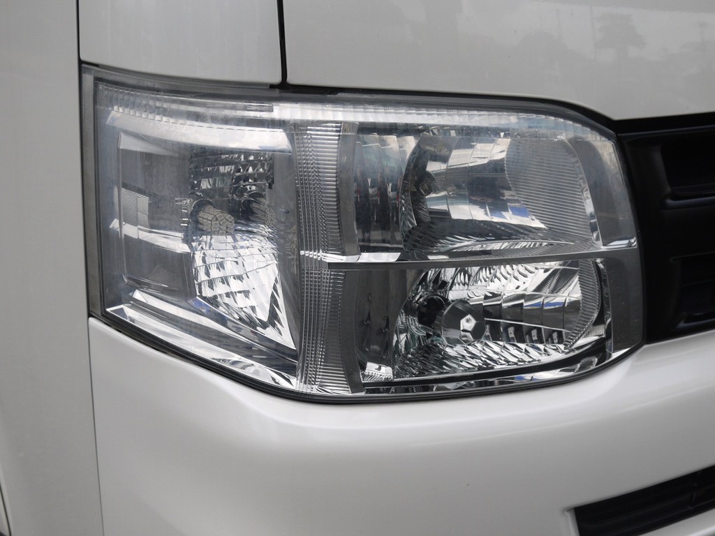 新車時メーカーオプションのＨＩＤヘッドライトも完備！