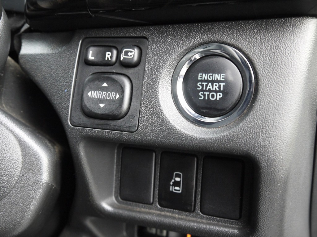 新車時メーカーオプションのプッシュスタート＆スマートエントリー・ステアリングスイッチ・パワースライドドアも完備！