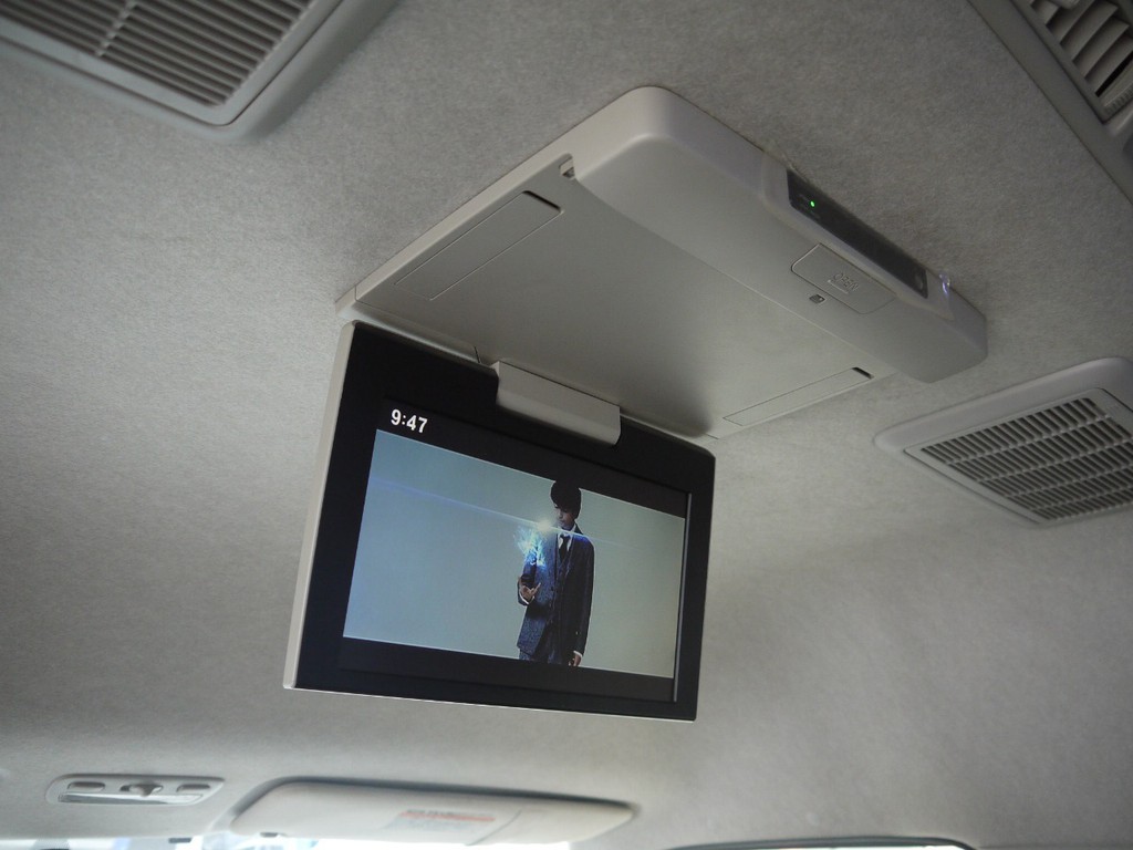 トヨタ純正１１型フリップダウンモニター！