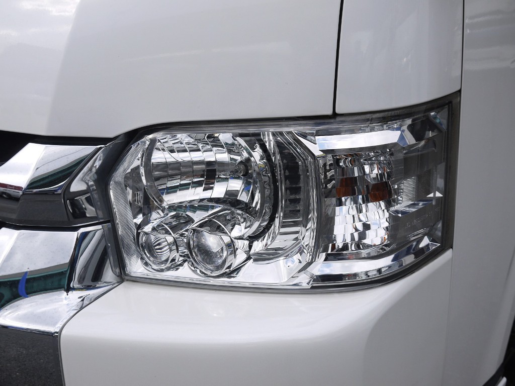 新車時メーカーオプションのＬＥＤヘッドライトも完備しております。