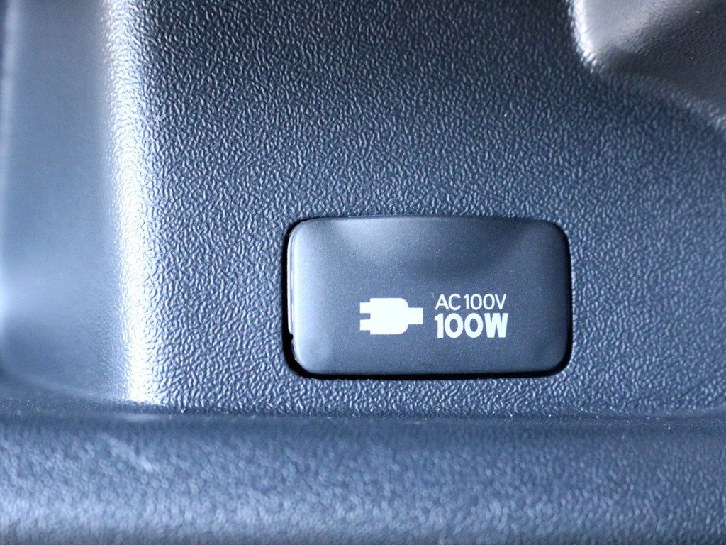 あると便利なアクセサリーコネクターAC１００V電源を完備！　携帯の充電などにご活用頂けます。