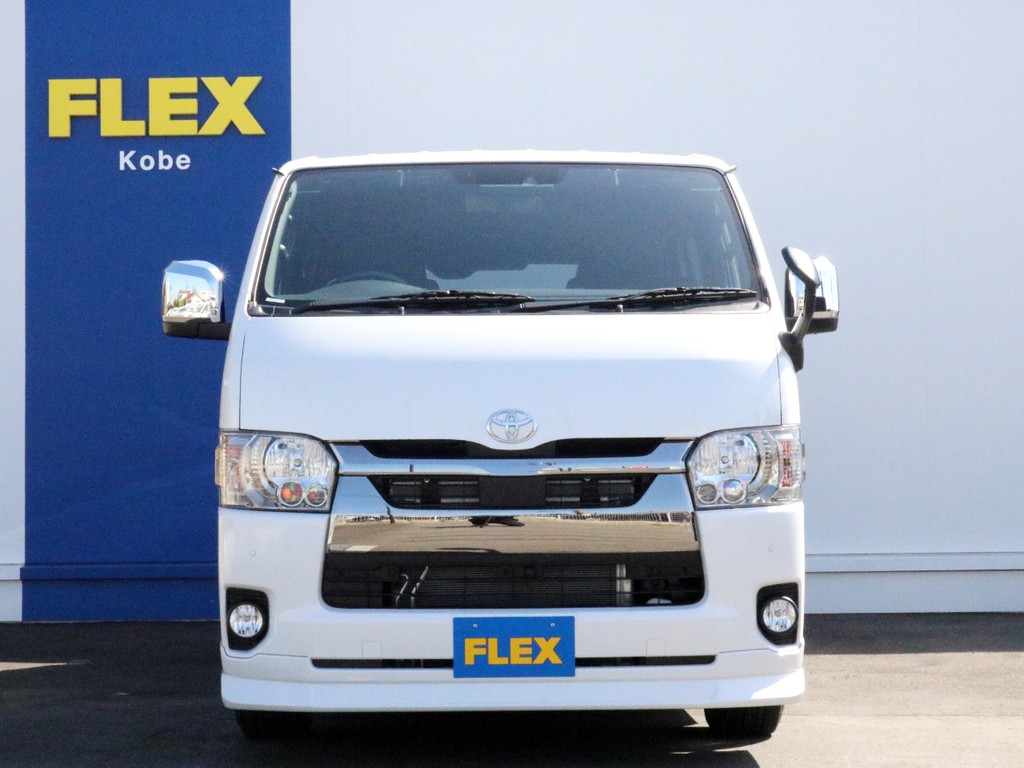 さあ、未登録新車ハイエースバン　ダークプライムⅡ特別仕様車でお出かけしましょう！　ベッドキット搭載で自由度の高い一台！　ご来店お問い合わせはお早めに！　専門店のFLEXハイエース神戸店まで！