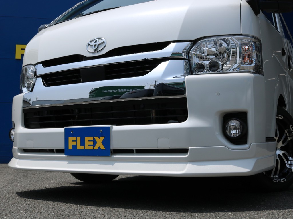 フロントにはＦＬＥＸデルフィーノラインフロントリップを装着！　フェイス回りが引き締まって見えます。