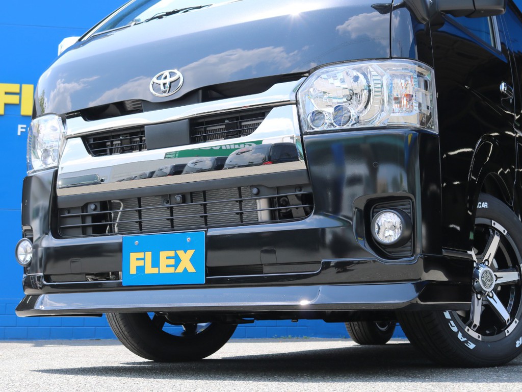 フロントにはＦＬＥＸデルフィーノラインフロントリップを装着！　フェイス回りが引き締まって見えます。