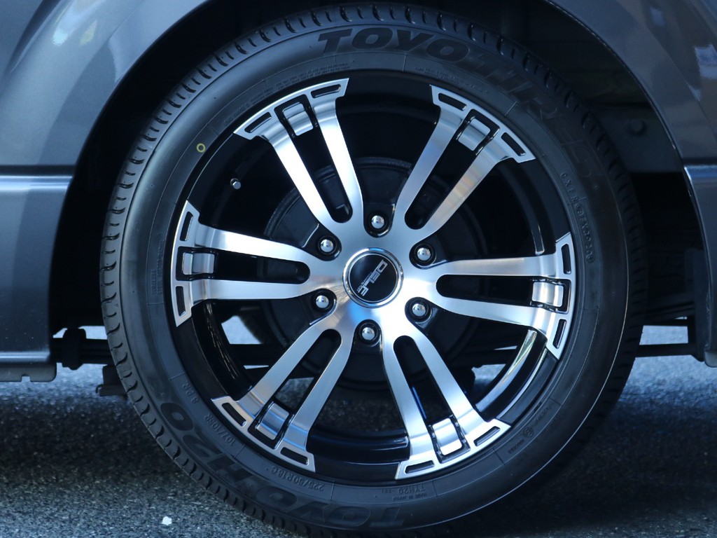 ＦＬＥＸ ＤＥＬＦ０２　１８インチＡＷ・ＴＯＹＯ Ｈ２０タイヤ