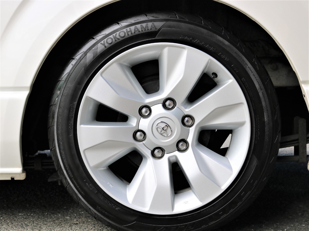 TOYOTAハイラックス純正ホイル・YOKOHAMA 205/55R17