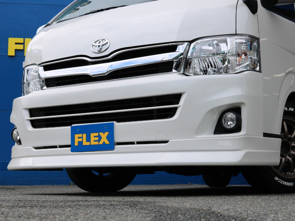 フロントにはＦＬＥＸデルフィーノラインフロントリップを装着！　フェイス回りが引き締まって見えます。
