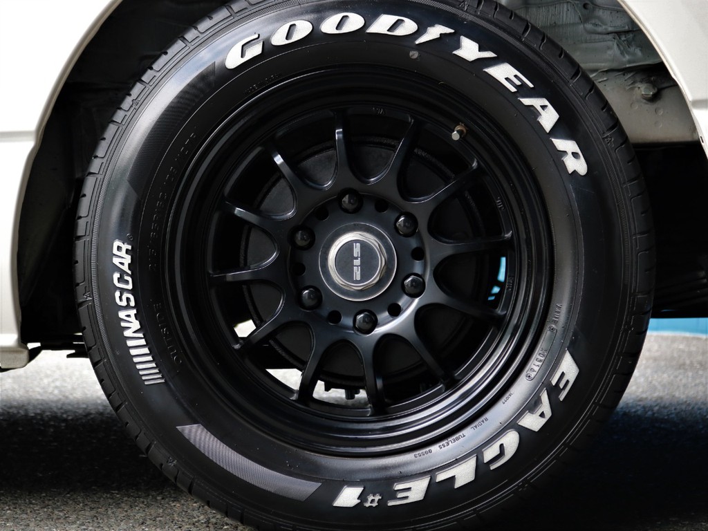 足回りにはバッドブラック１６inchAW＆ナスカータイヤをインストール☆