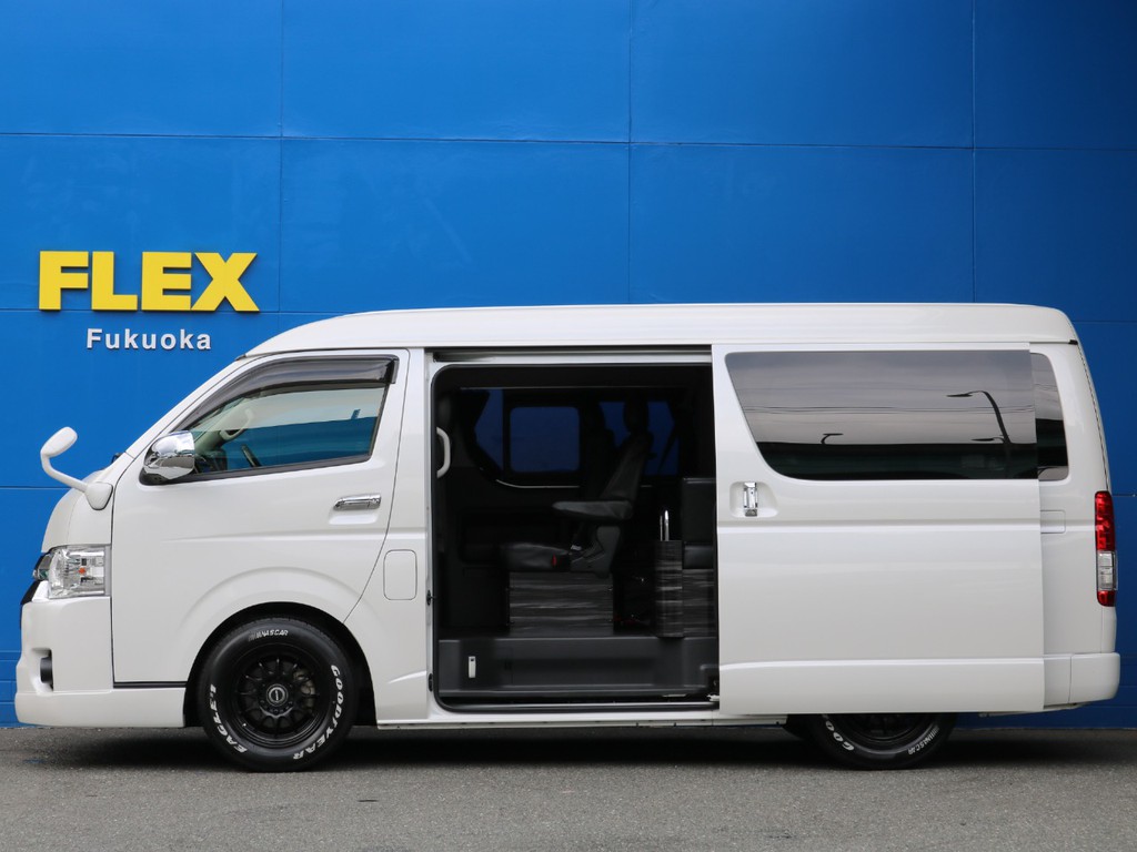 メーカーオプションのパワースライドドアも完備！後部座席の乗り降りや荷物の積み下ろしがとても楽になります♪