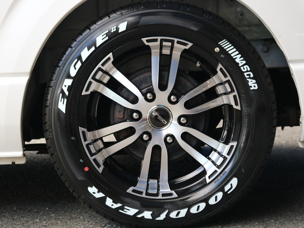 足回りにはFLEX　DELF02 17inch AW・グッドイヤーナスカーホワイトレタータイヤをインストール☆
