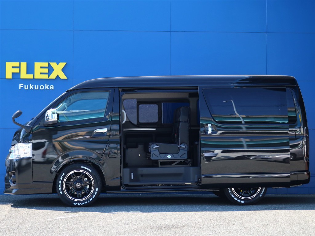 メーカーオプションのパワースライドドアも完備！　後部座席の乗り降りや荷物の積み下ろしがとても楽になります♪