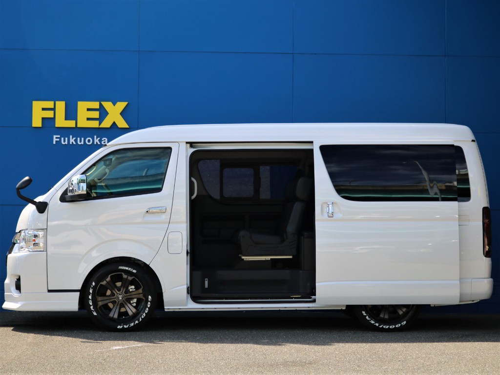 メーカーオプションのパワースライドドアも完備！　後部座席の乗り降りや荷物の積み下ろしがとても楽になります♪