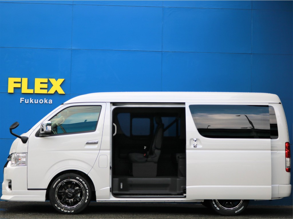 新車時メーカーオプションのパワースライドドアを完備！　乗り降りが大変楽になります。パワースライドドアは運転席からも操作することが可能です。
