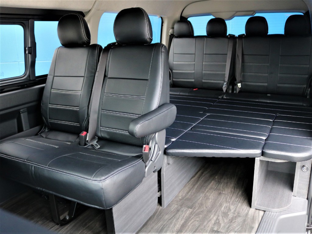 FLEX一番人気の内装架装【Ver.1】ベット施工＆テーブルが搭載した車中泊仕様車！！