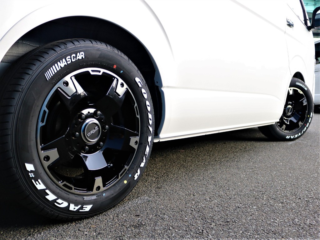 足回りには、FLEX　DELF03　１７インチAW＆グッドイヤーナスカーホワイトレタータイヤをインストール☆