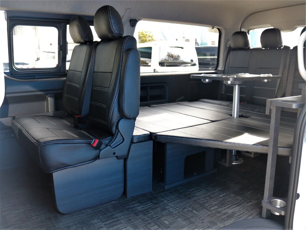 【Ver1.5】はフルフラット状態でもテーブルの設置が可能です！お子様も喜ぶシートアレンジ♪足を伸ばしてお出かけや休憩が出来ちゃいます！