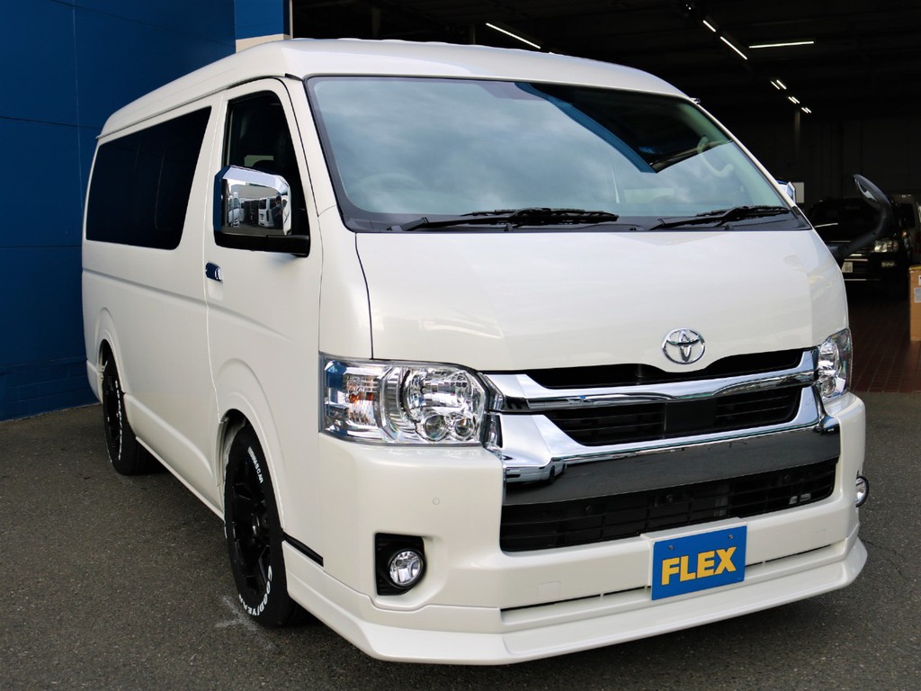 フロント部分が引き締まって見える、ＦＬＥＸ製フロントスポイラーやオーバーフェンダーも装着☆足回りのカスタマイズにも拘っております☆