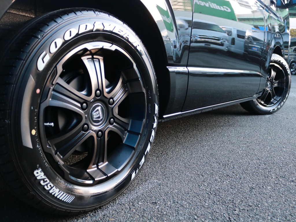 足回りにはFLEX ワイルドディープス　17inchAW＆グッドイヤーナスカーホワイトレタータイヤをインストール☆