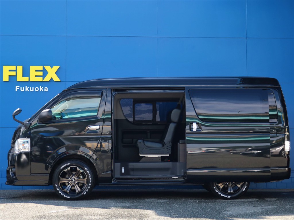 メーカーオプションのパワースライドドアも完備！　後部座席の乗り降りや荷物の積み下ろしがとても楽になります♪