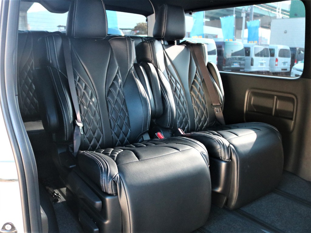 FLEX　ダイヤキルトブラックレザー調シートカバー☆キャプテンシート搭載　全席シートカバー装着済み♪