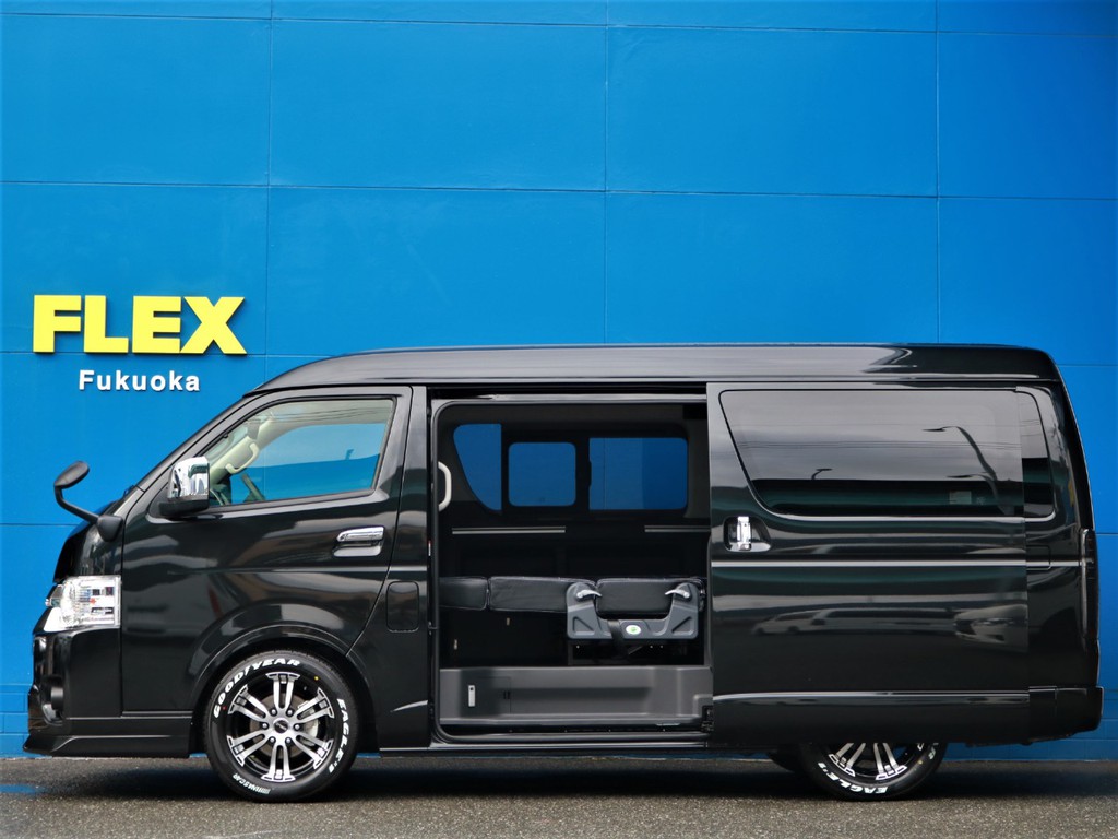 メーカーオプションのパワースライドドアも完備！　後部座席の乗り降りや荷物の積み下ろしがとても楽になります！