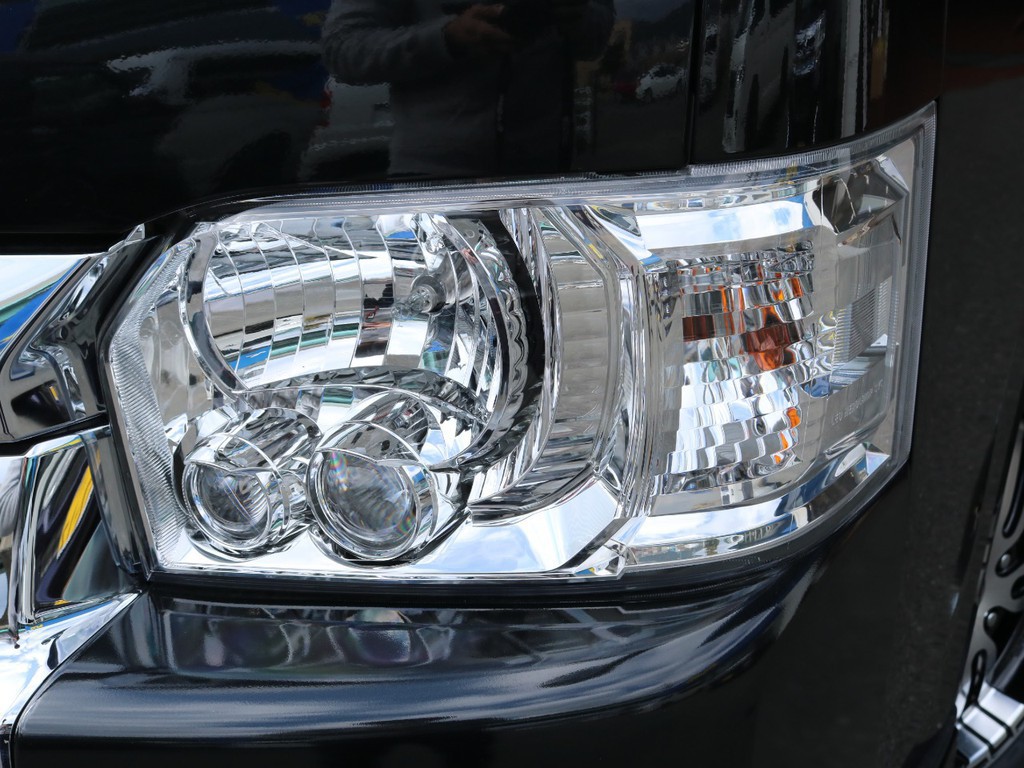 LEDヘッドライトは勿論、パワースライドドア等のメーカーオプションが揃っています！　勿論全て込みの値段です！