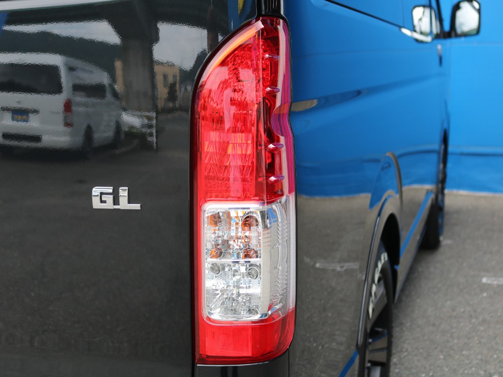 ハイエースをお探しならＦＬＥＸ福岡店へ！　福岡店の展示車両は勿論、全国のＦＬＥＸが保有するハイエースの中から貴方にぴったりの一台をお探し致します！