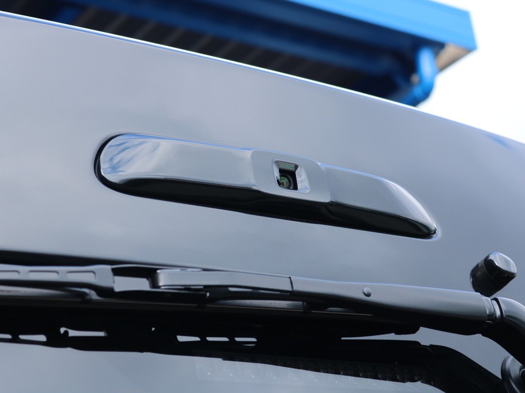 見づらい後方も鮮明に確認出来て安心！デジタルインナーミラーを搭載！カメラ部位です☆