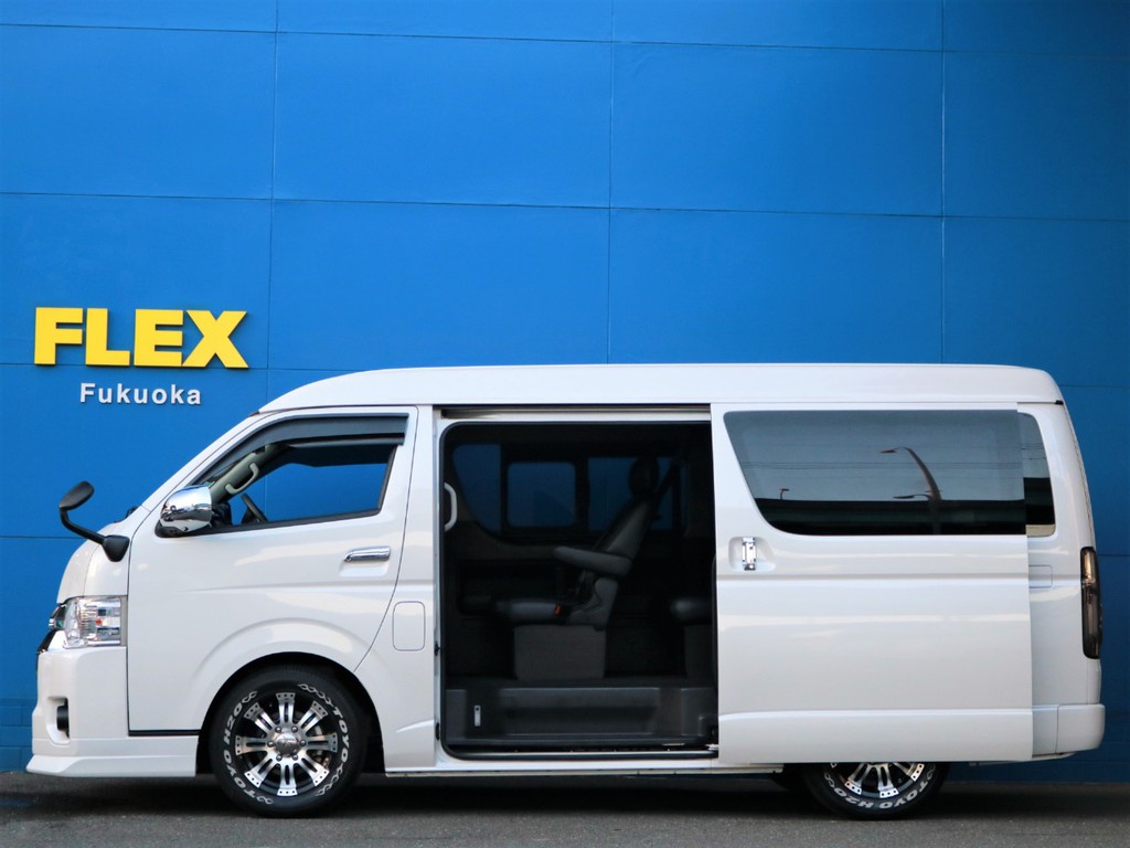 メーカーオプションのパワースライドドアも完備！　後部座席の乗り降りや荷物の積み下ろしがとても楽になります♪