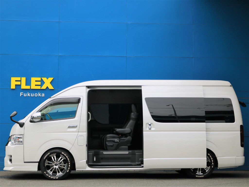 パワースライドドアを完備！　乗り降りが大変楽になります。パワースライドドアは運転席からも操作することが可能です。