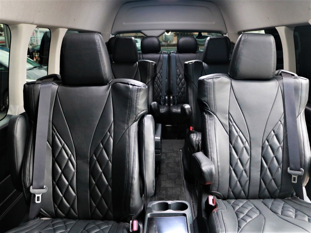 全席シートカバーを装着済み！　FLEX　ダイヤキルトシートカバーを装着☆車内に統一感を与えると共に、純正シートの保護効果も期待出来ます。