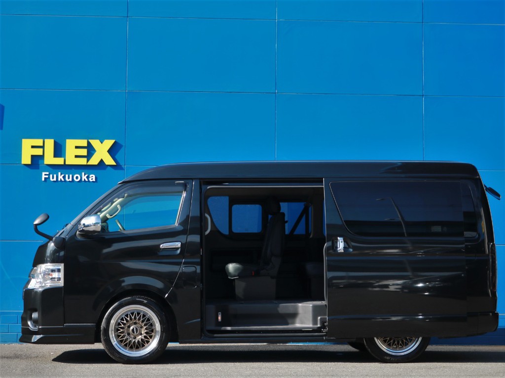 新車時メーカーオプションのパワースライドドアを完備！　乗り降りが大変楽になります。パワースライドドアは運転席からも操作することが可能です。