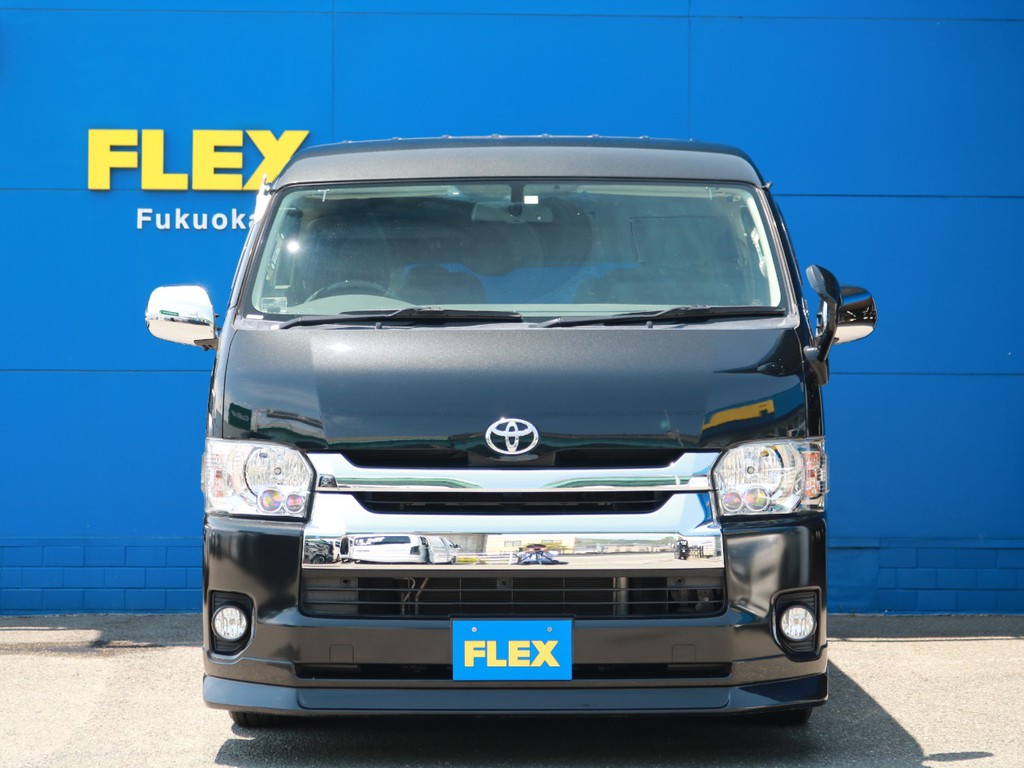 さあ、キャプテンシート4脚搭載のパーソナルワゴンで快適にお出かけしましょう！　中古車は現車限り、先着一名様限りとなりますのでご来店お問い合わせはお早めに！　ハイエース専門店のFLEX福岡店まで！