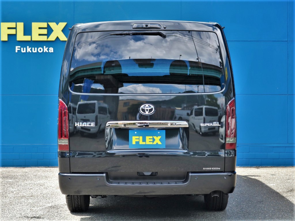FLEXオリジナルのアルティメットLEDテールでリアビューの格好良さもばっちり！