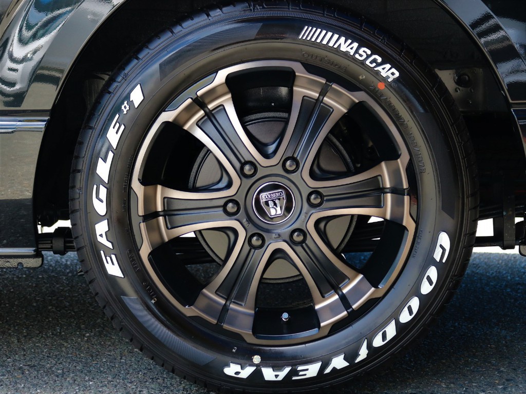 足回りにはFLEX ワイルドディープス　17inchAW・グッドイヤーナスカーホワイトレタータイヤをインストール！！