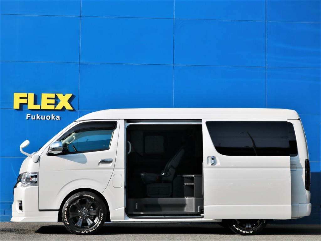 新車時メーカーオプションのパワースライドドアを完備！　乗り降りが大変楽になります。パワースライドドアは運転席からも操作することが可能です。